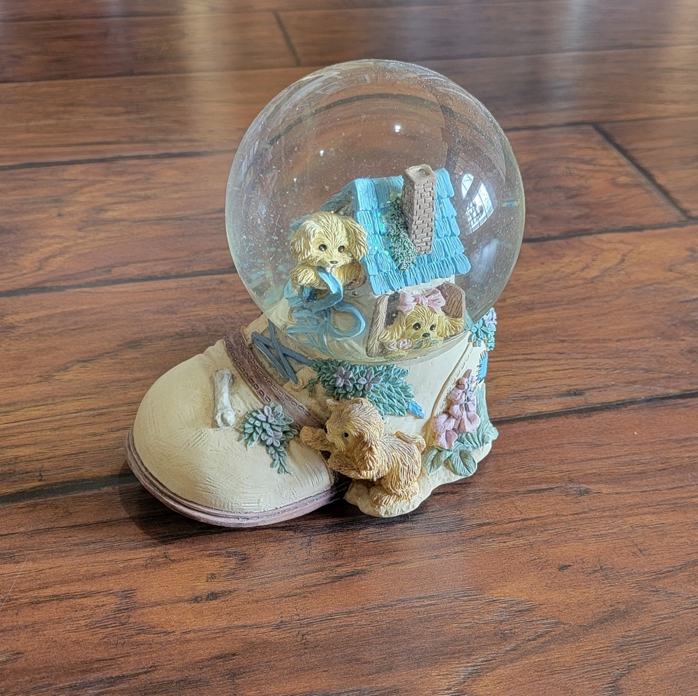 Vintage musical Westland snow globe